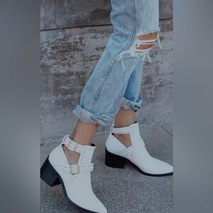 Steve Madden crocodile booties never worn